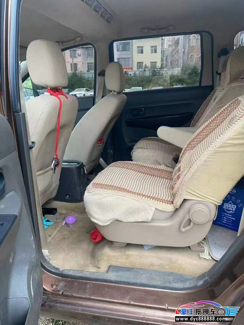 17年五菱五菱宏光S轿车抵押车出售