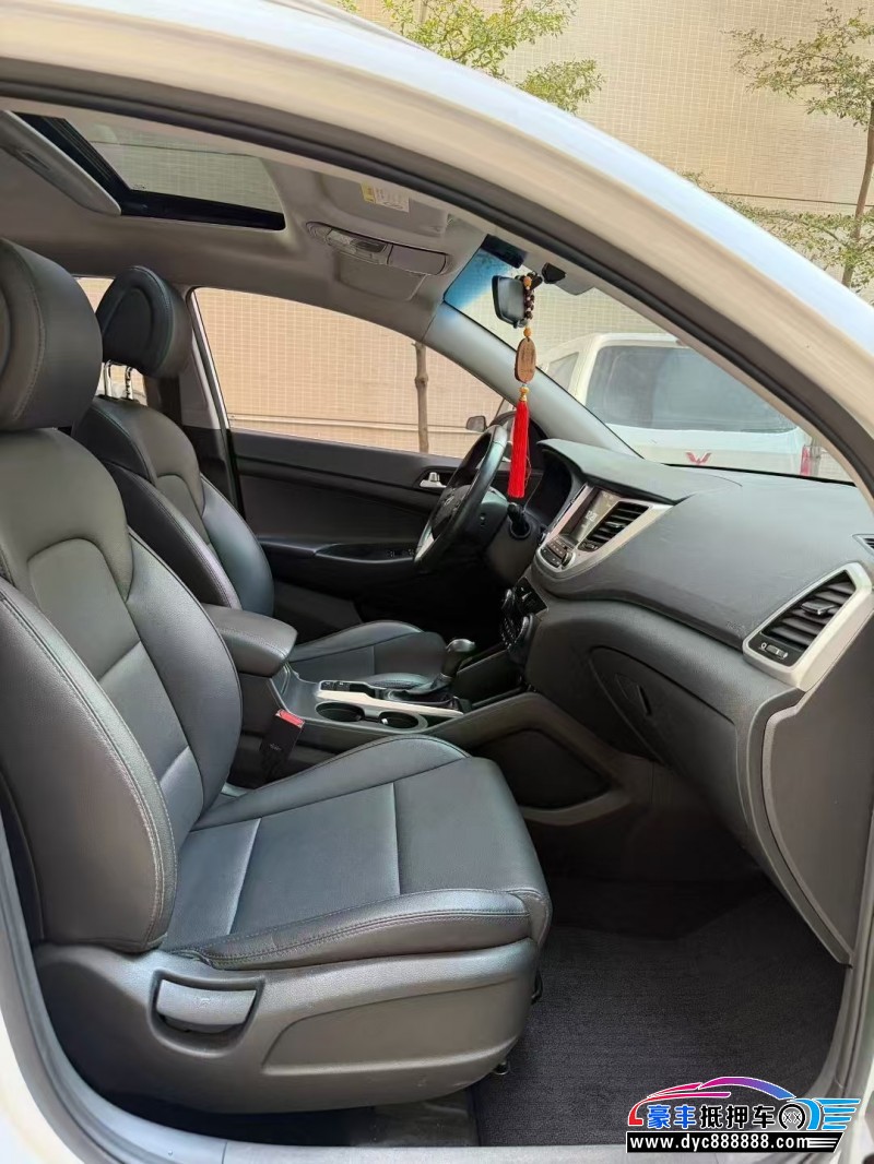 16年现代途胜轿车抵押车出售