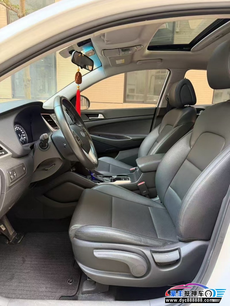 16年现代途胜轿车抵押车出售