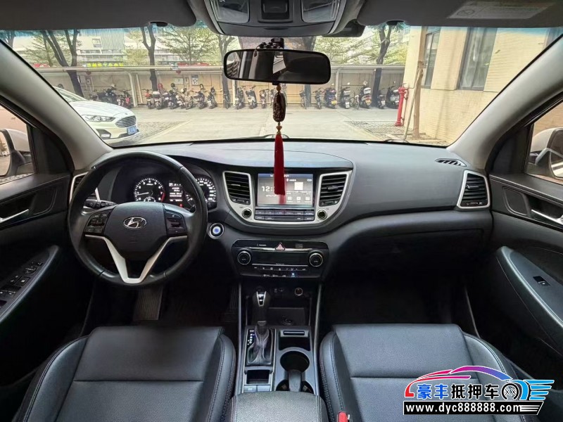 16年现代途胜轿车抵押车出售