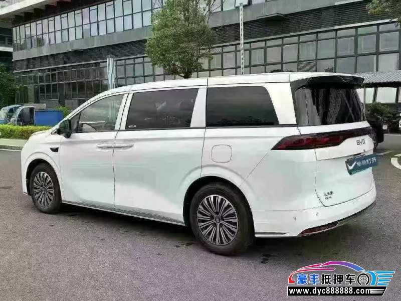 25年比亚迪夏轿车抵押车出售