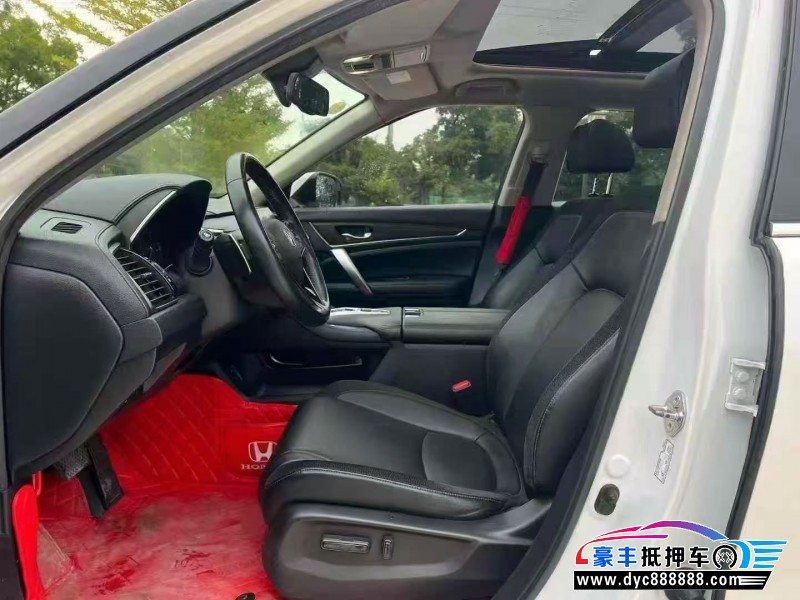 17年本田冠道轿车抵押车出售