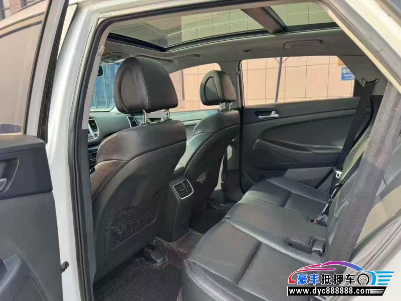 18年现代途胜轿车抵押车出售