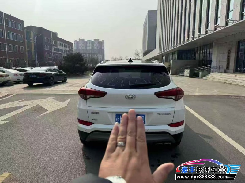 18年现代途胜轿车抵押车出售