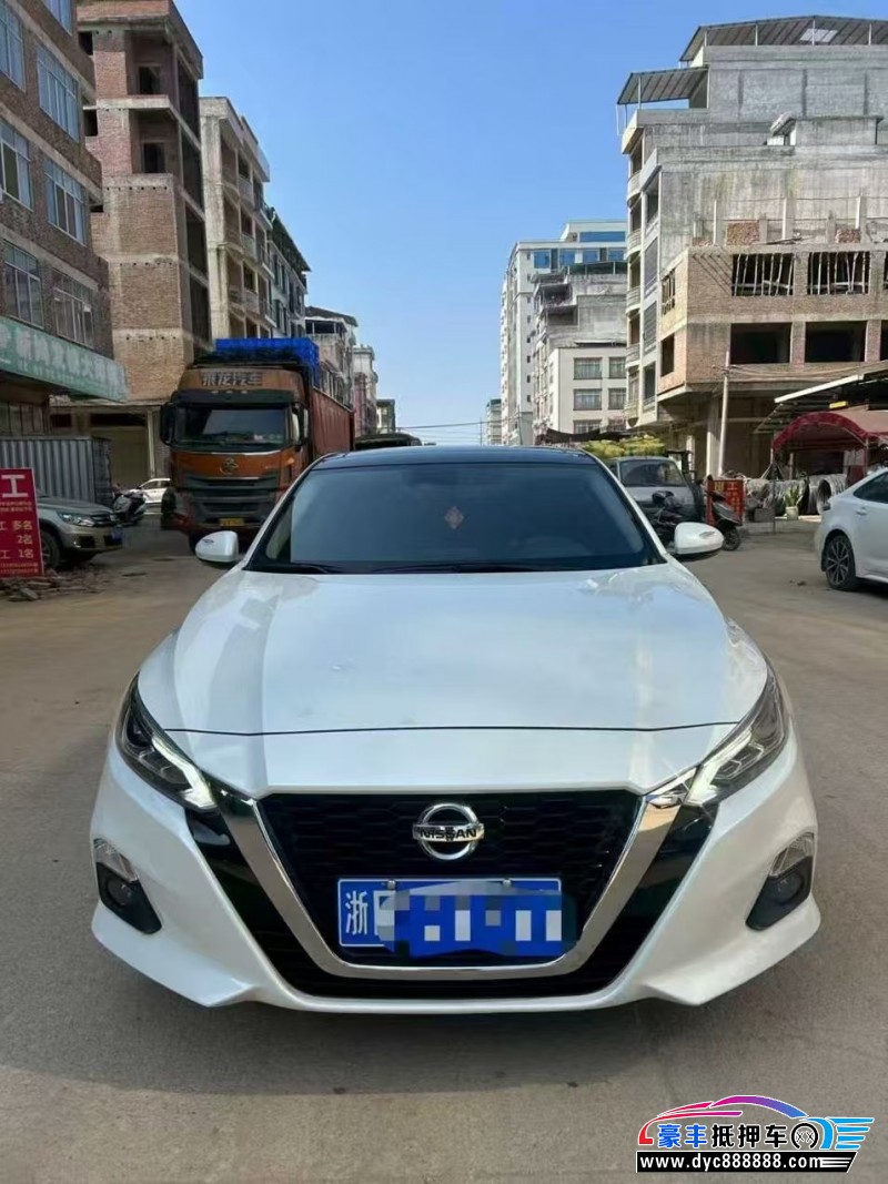 21年日产天籁轿车