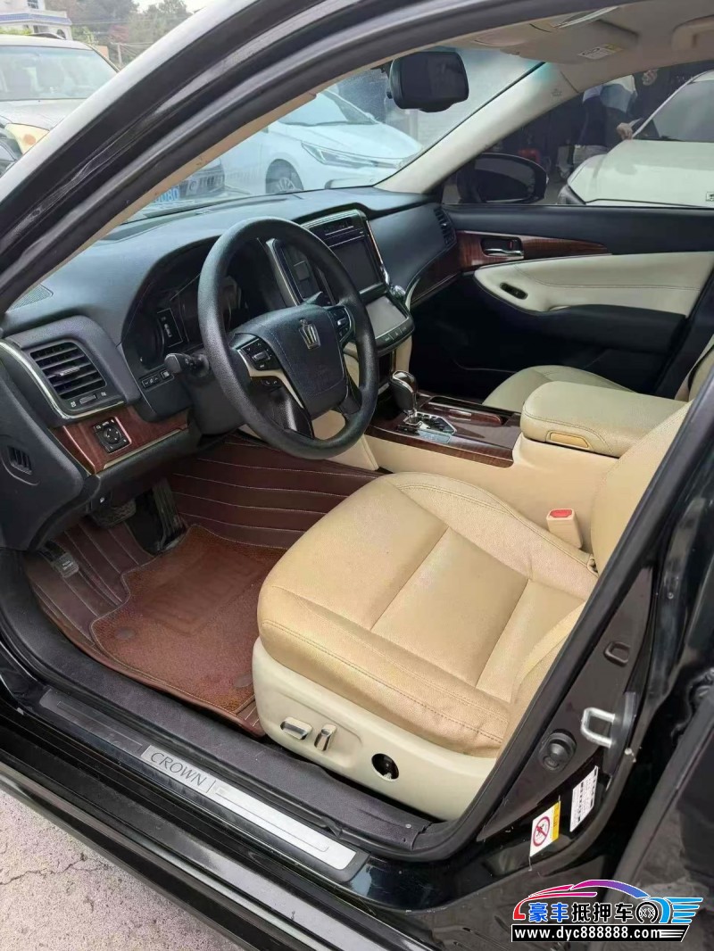 18年丰田皇冠轿车抵押车出售