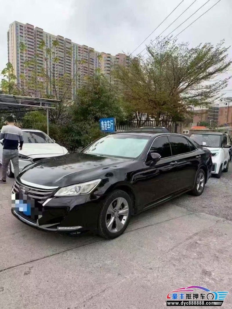 18年丰田皇冠轿车抵押车出售