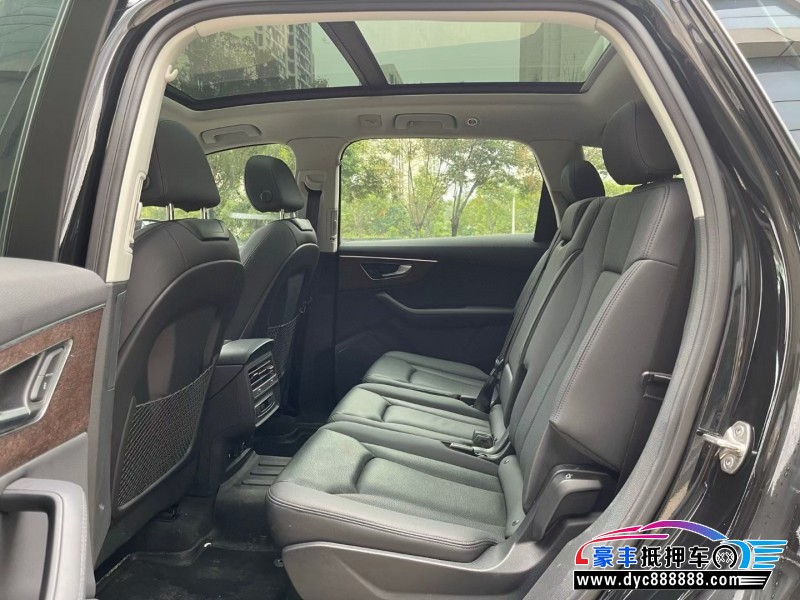 24年奥迪Q7轿车抵押车出售