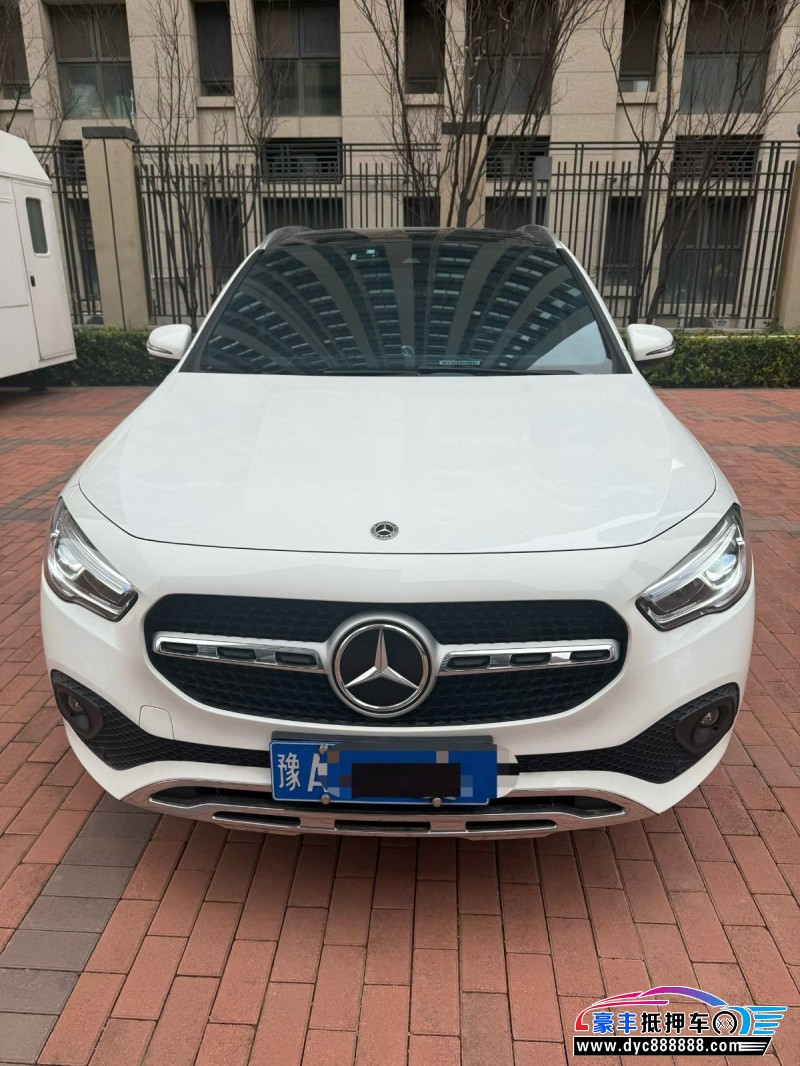 抵押车出售23年奔驰GLA轿车