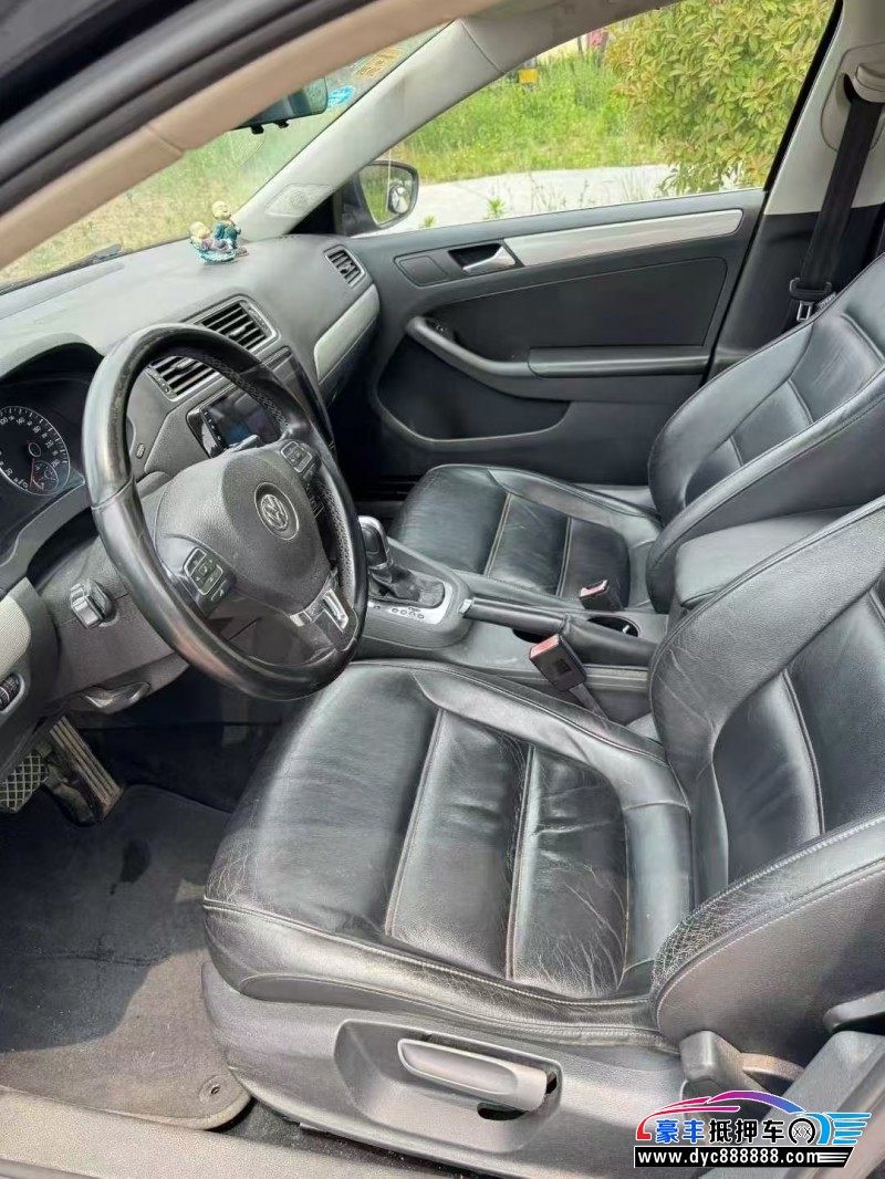 13年大众速腾轿车抵押车出售