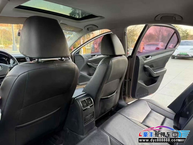 17年大众速腾轿车抵押车出售