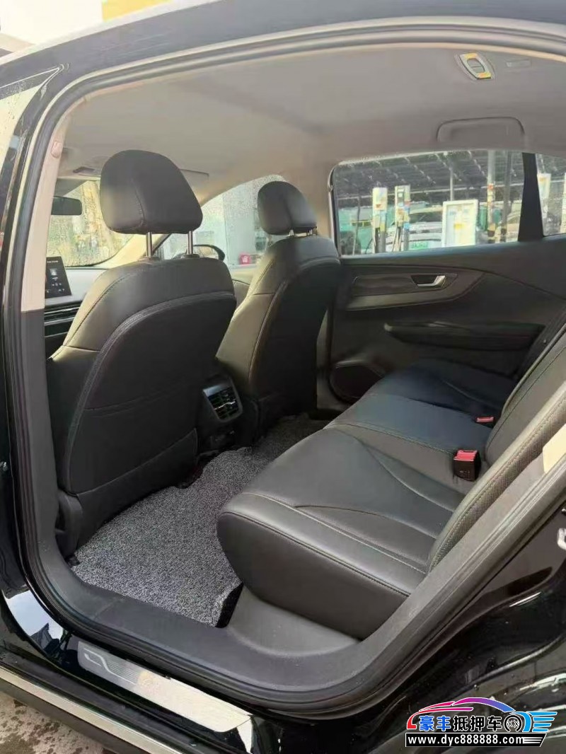 24年红旗EQM5轿车抵押车出售