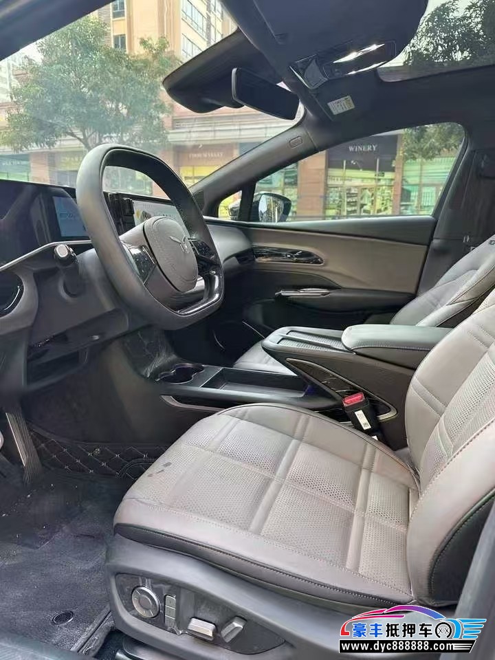 25年红旗EH7轿车抵押车出售