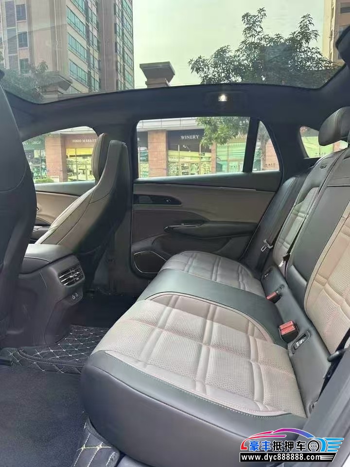 25年红旗EH7轿车抵押车出售