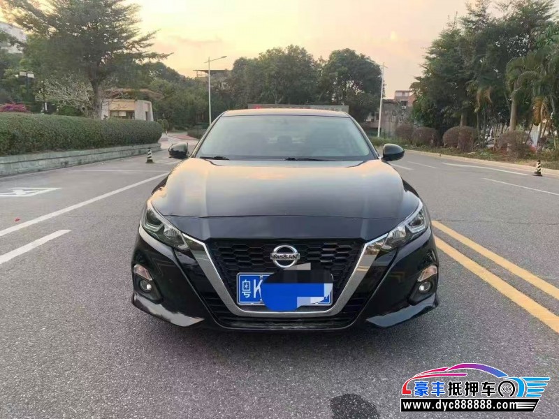 22年日产天籁轿车