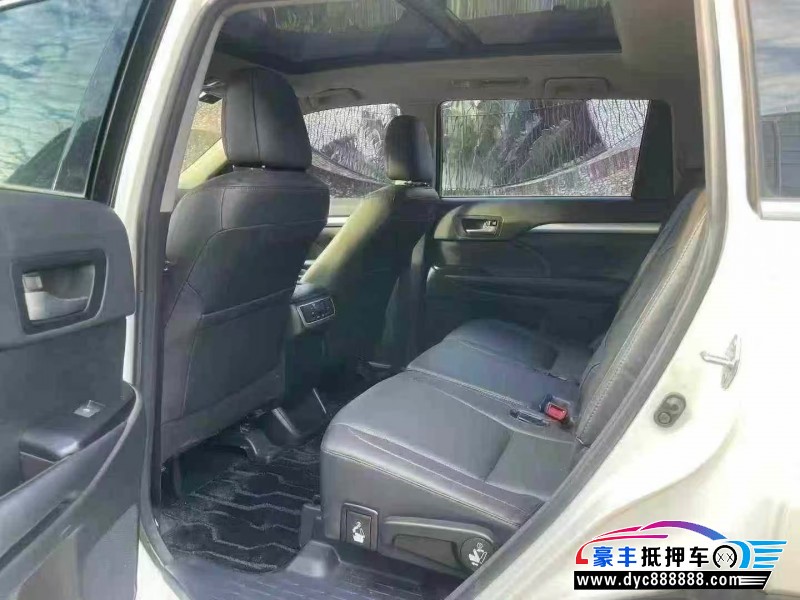 17年丰田汉兰达轿车抵押车出售