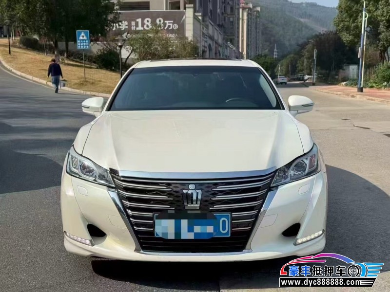 抵押车出售17年丰田皇冠轿车