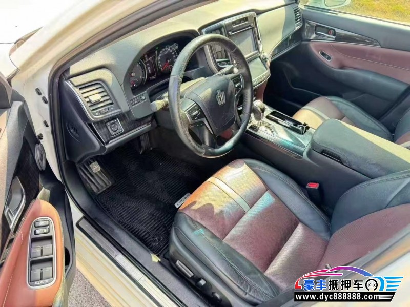 17年丰田皇冠轿车抵押车出售