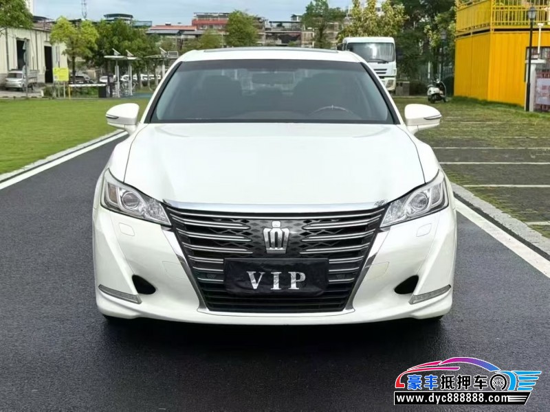 抵押车出售17年丰田皇冠轿车