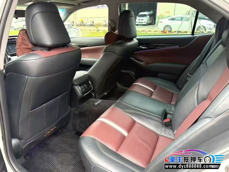 17年丰田皇冠轿车抵押车出售