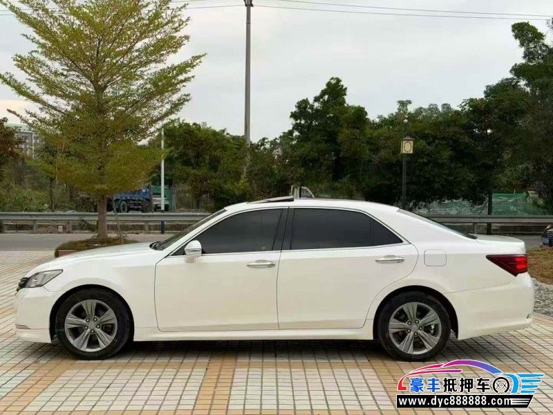 16年丰田皇冠轿车抵押车出售