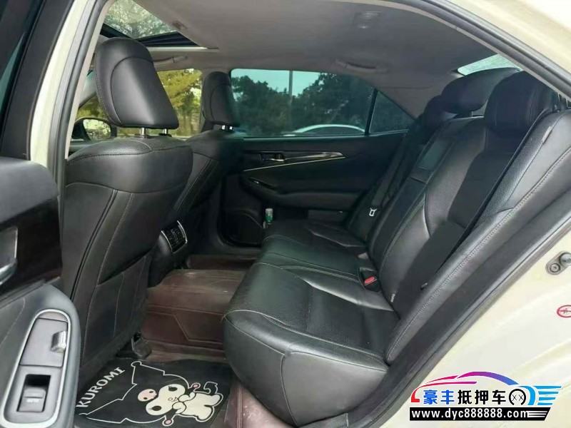 16年丰田皇冠轿车抵押车出售