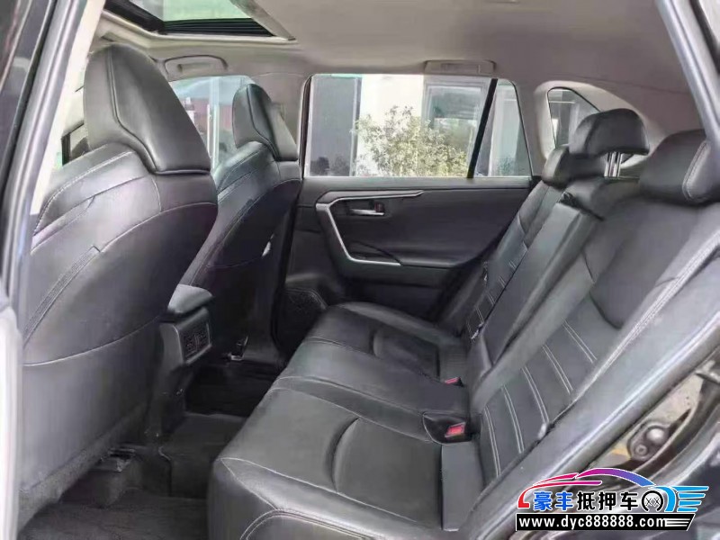 22年丰田威兰达轿车抵押车出售