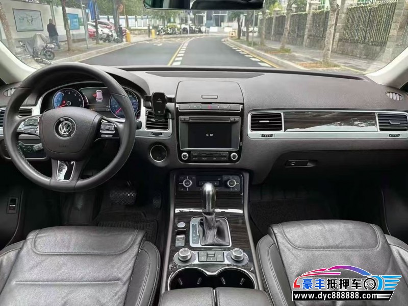 17年大众途锐轿车抵押车出售