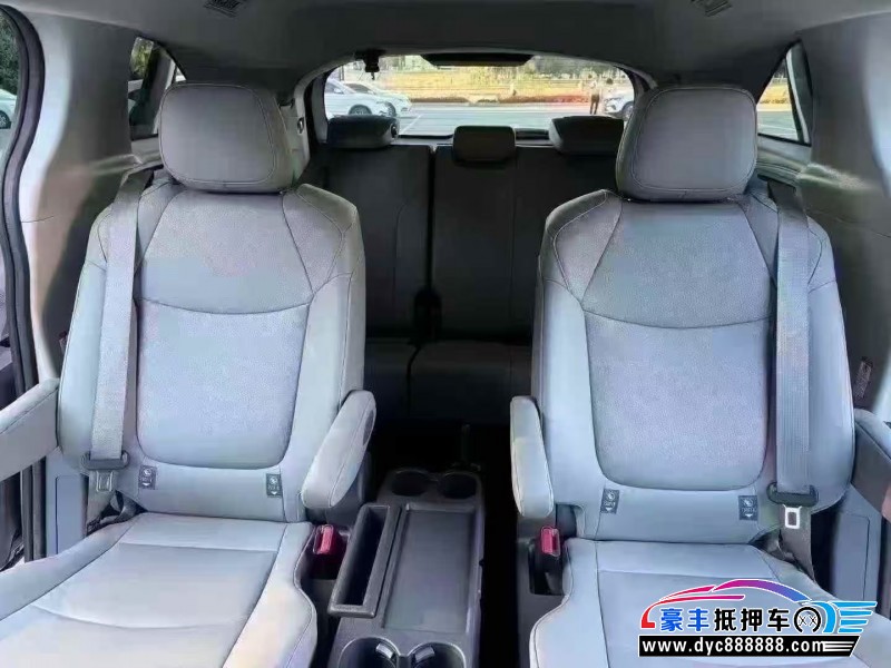 25年丰田格瑞维亚轿车抵押车出售