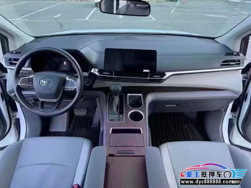 25年丰田格瑞维亚轿车抵押车出售