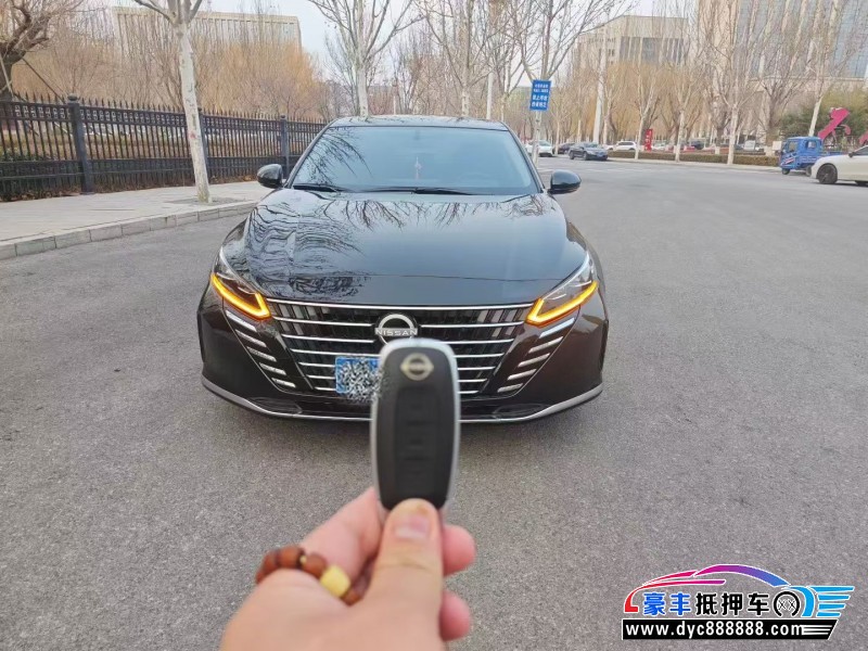 25年日产天籁轿车抵押车出售