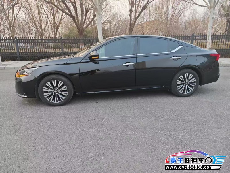 25年日产天籁轿车抵押车出售