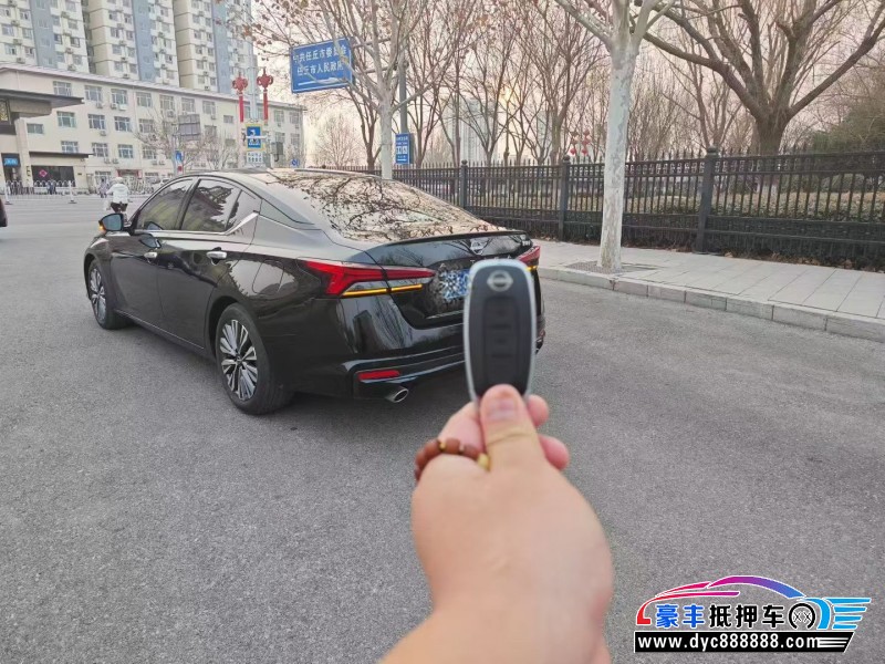 25年日产天籁轿车抵押车出售