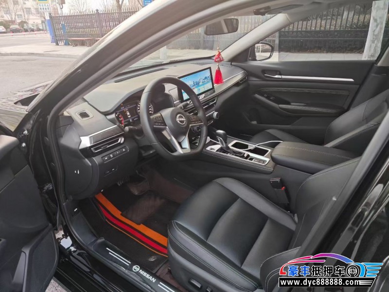 25年日产天籁轿车抵押车出售