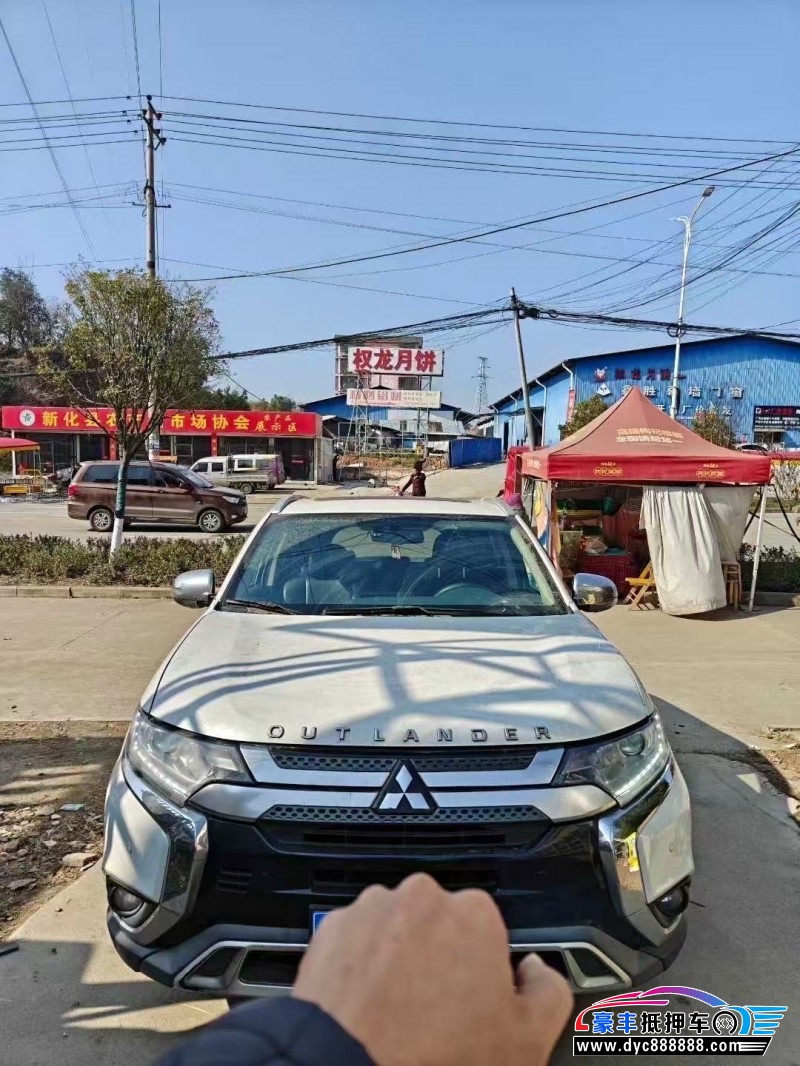 19年三菱欧蓝德轿车抵押车出售