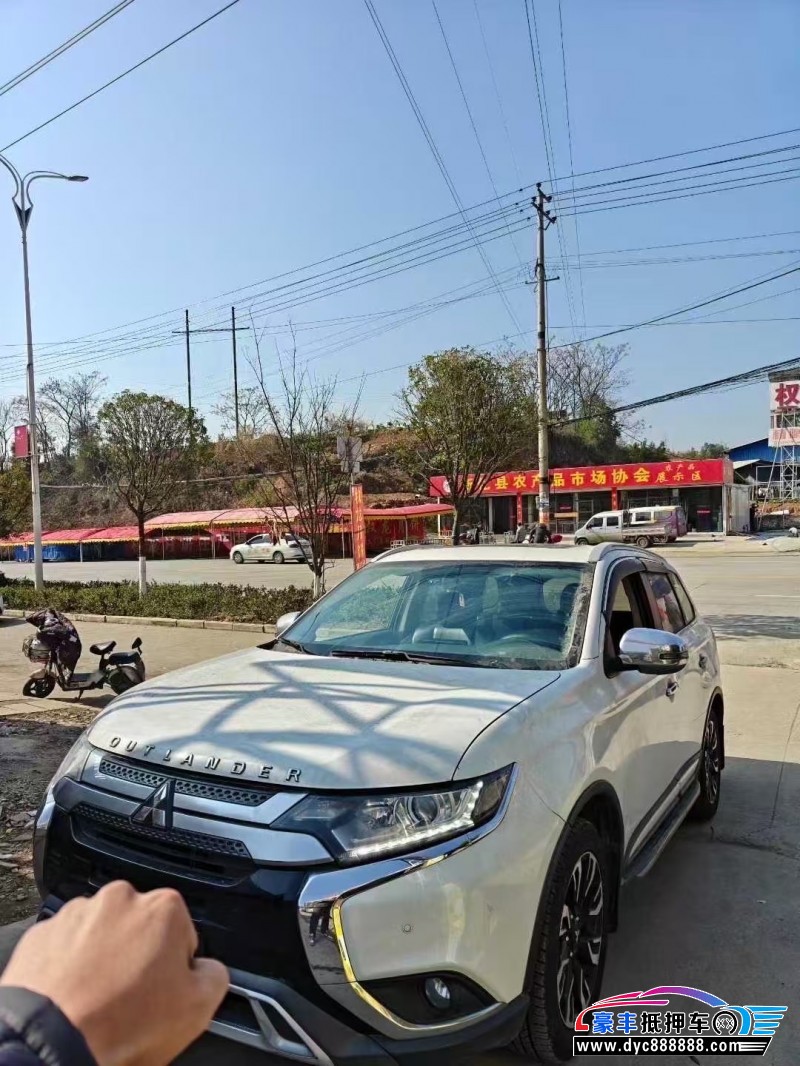 19年三菱欧蓝德轿车抵押车出售