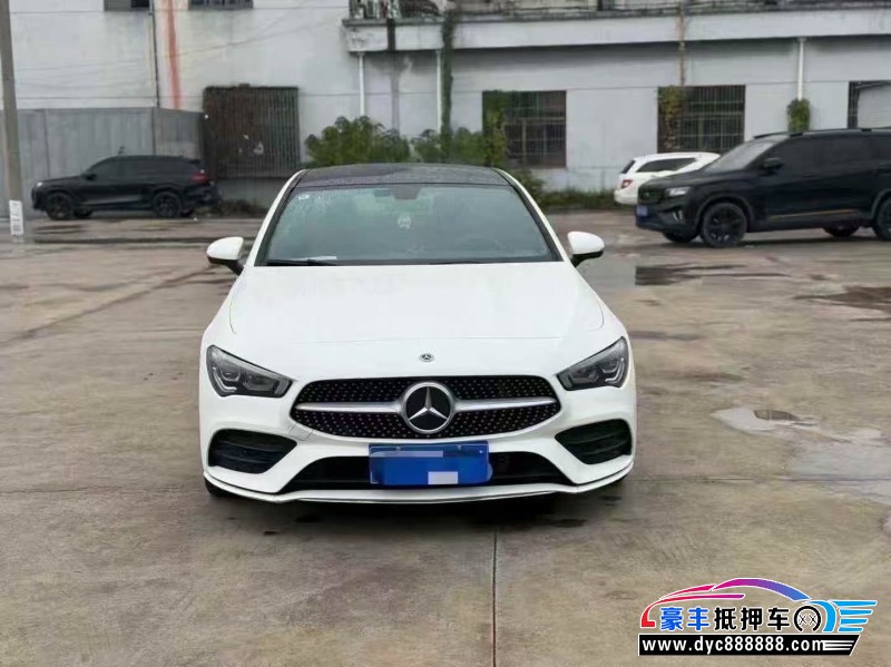抵押车出售22年奔驰CLA轿车