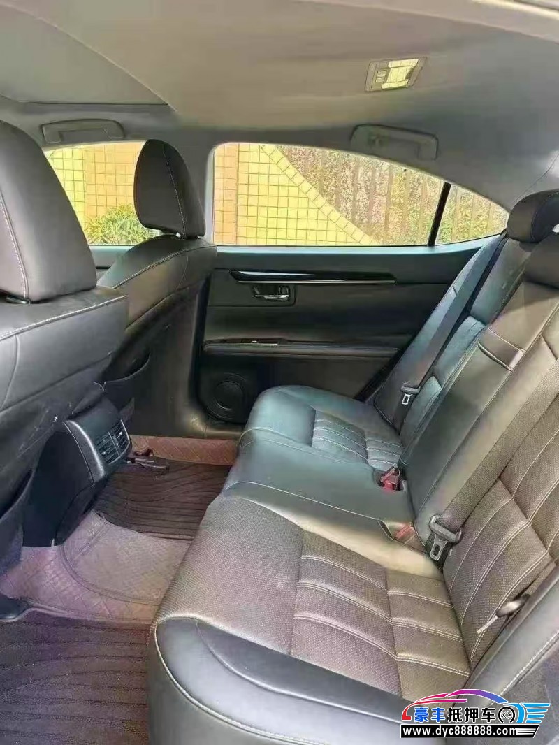 18年雷克萨斯ES轿车抵押车出售