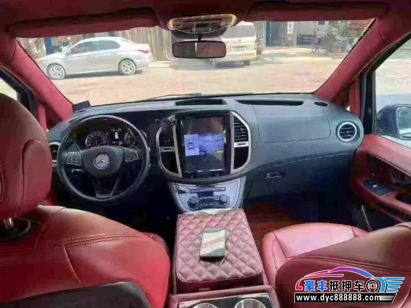 19年奔驰威霆轿车抵押车出售