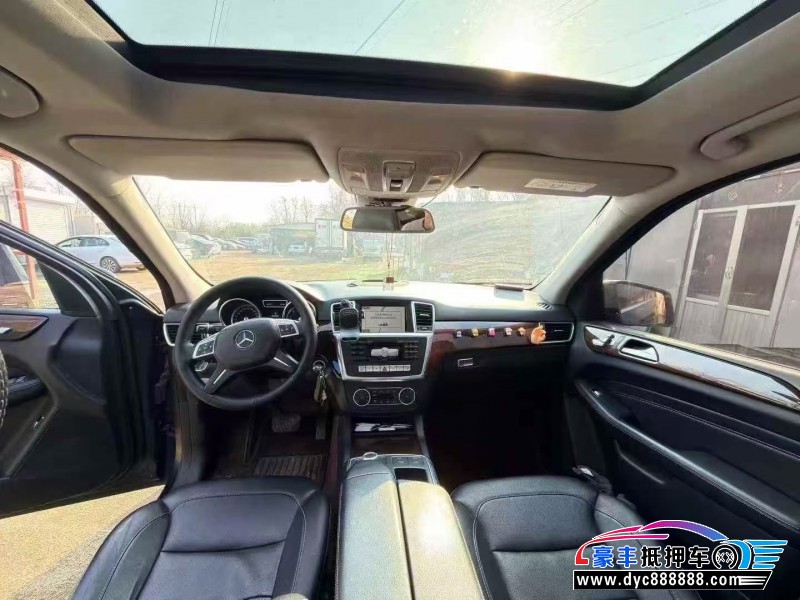 14年奔驰M级轿车抵押车出售