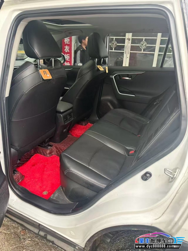 22年丰田威兰达轿车抵押车出售