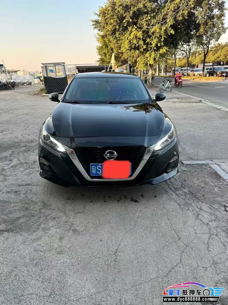 19年日产天籁轿车抵押车出售