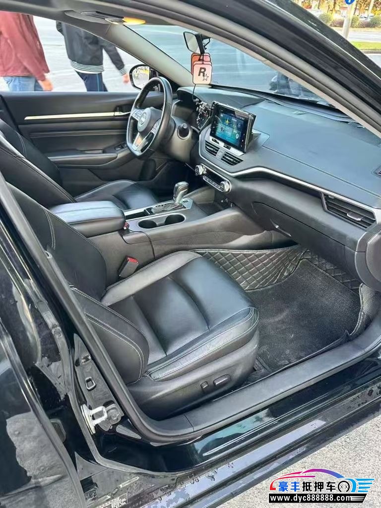 19年日产天籁轿车抵押车出售