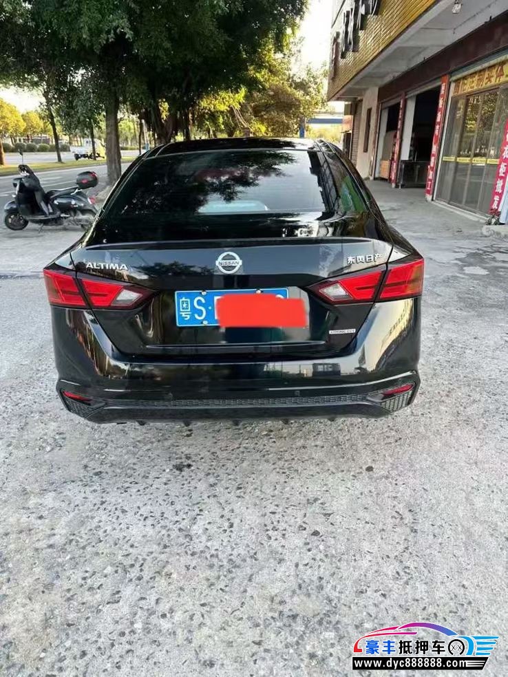 19年日产天籁轿车抵押车出售