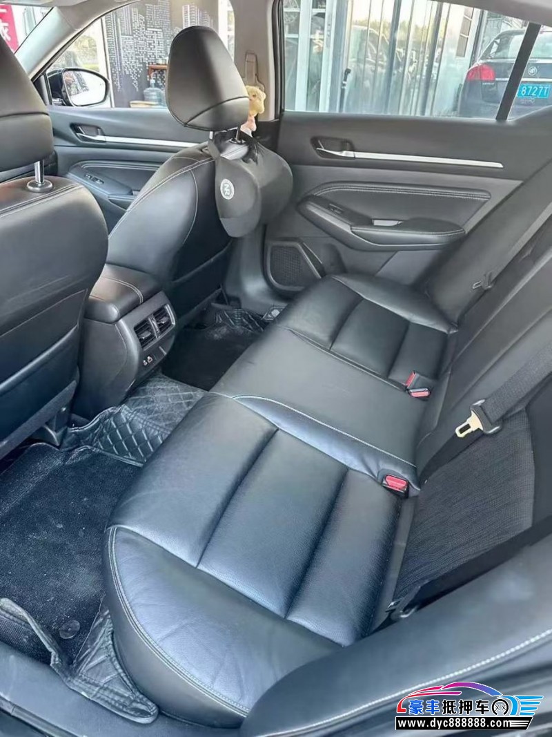 19年日产天籁轿车抵押车出售