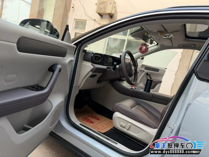 25年零跑C11轿车抵押车出售