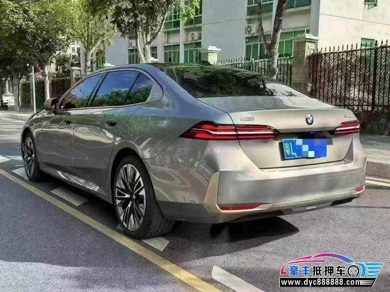 25年宝马5系轿车抵押车出售