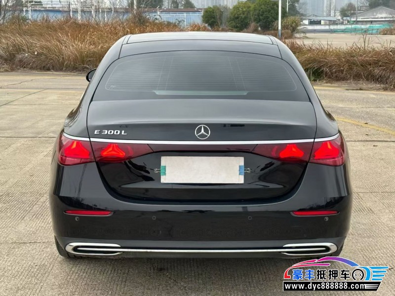 25年奔驰E轿车抵押车出售