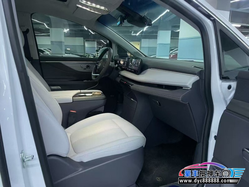 25年别克GL8轿车抵押车出售