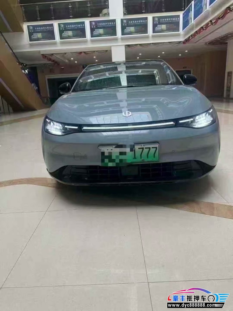 抵押车出售24年零跑c01轿车